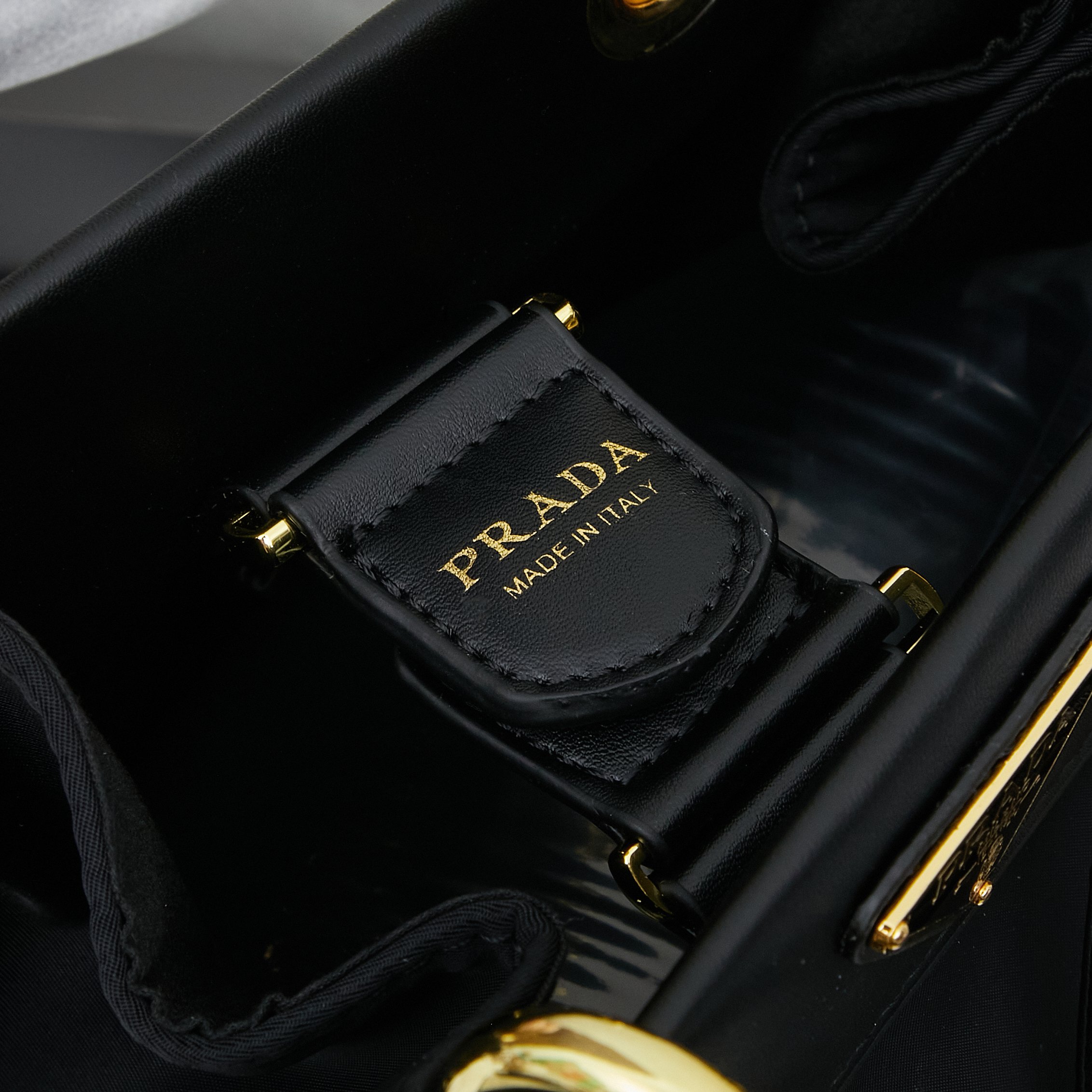 PRADA(プラダ)  トート バッグ 黒 23x28x15cm