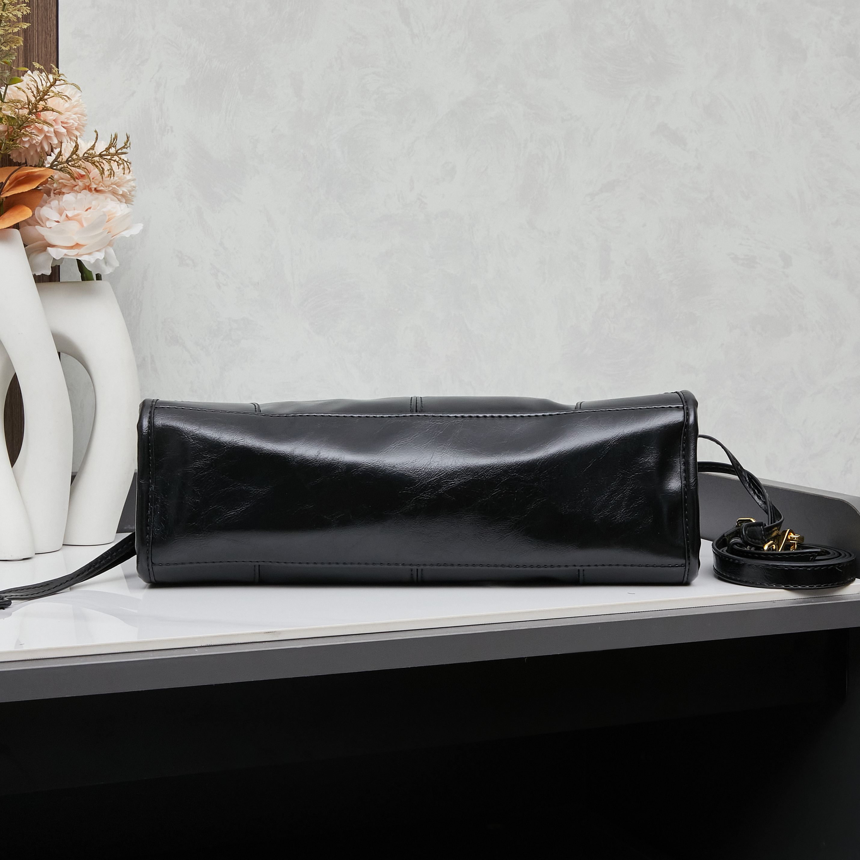 PRADA(プラダ)  肩掛け バッグ 黒 32x15x11cm