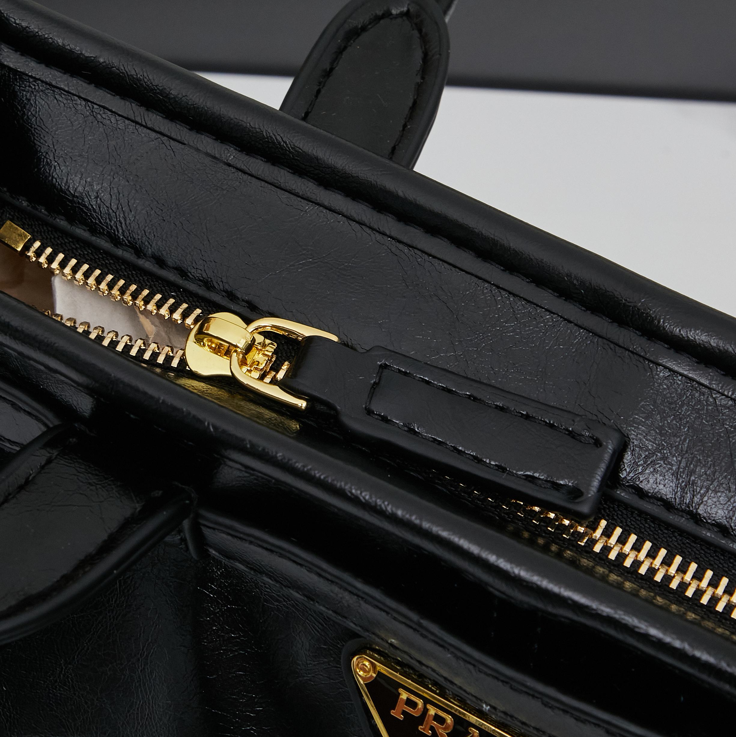 PRADA(プラダ)  肩掛け バッグ 黒 32x15x11cm