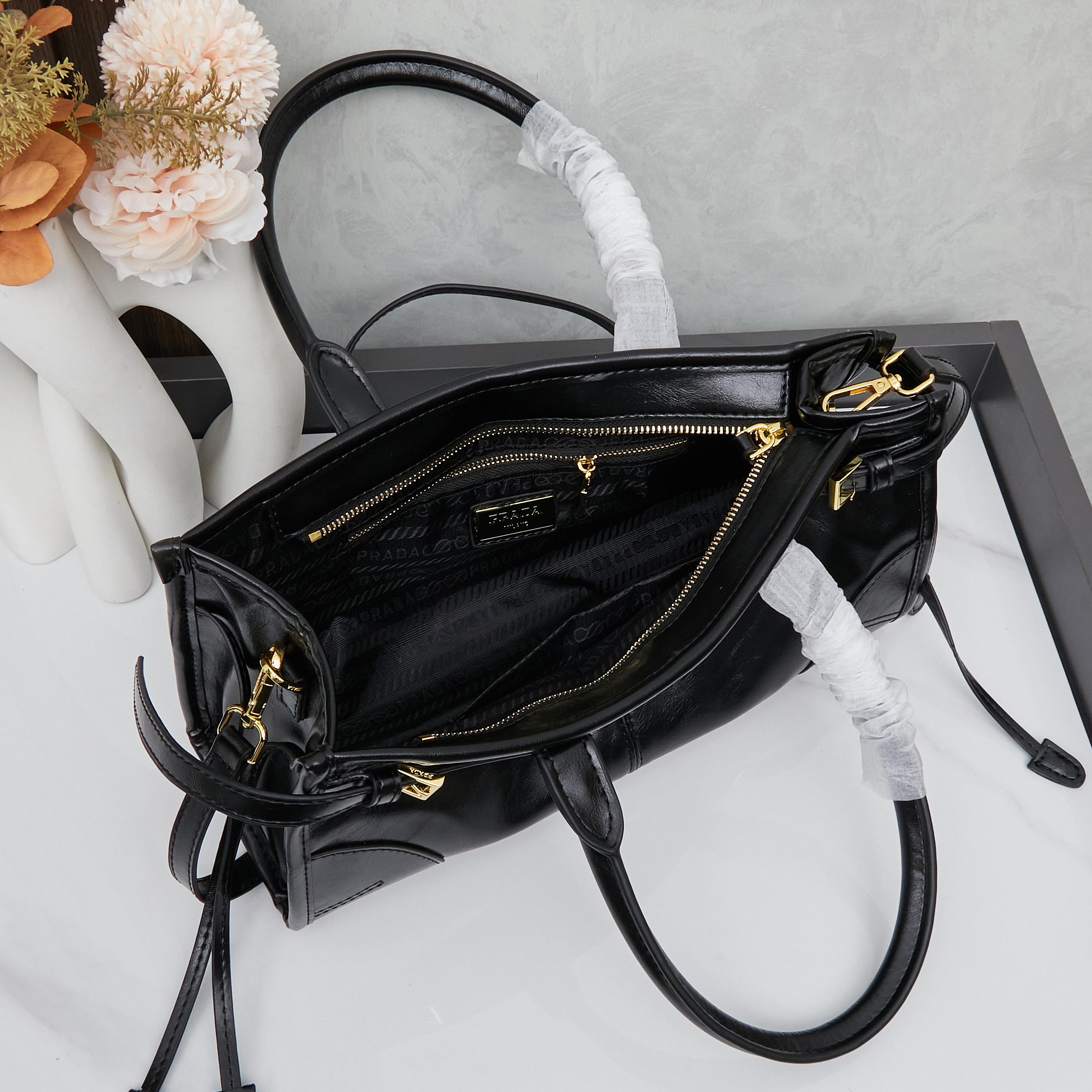 PRADA(プラダ)  肩掛け バッグ 黒 32x15x11cm