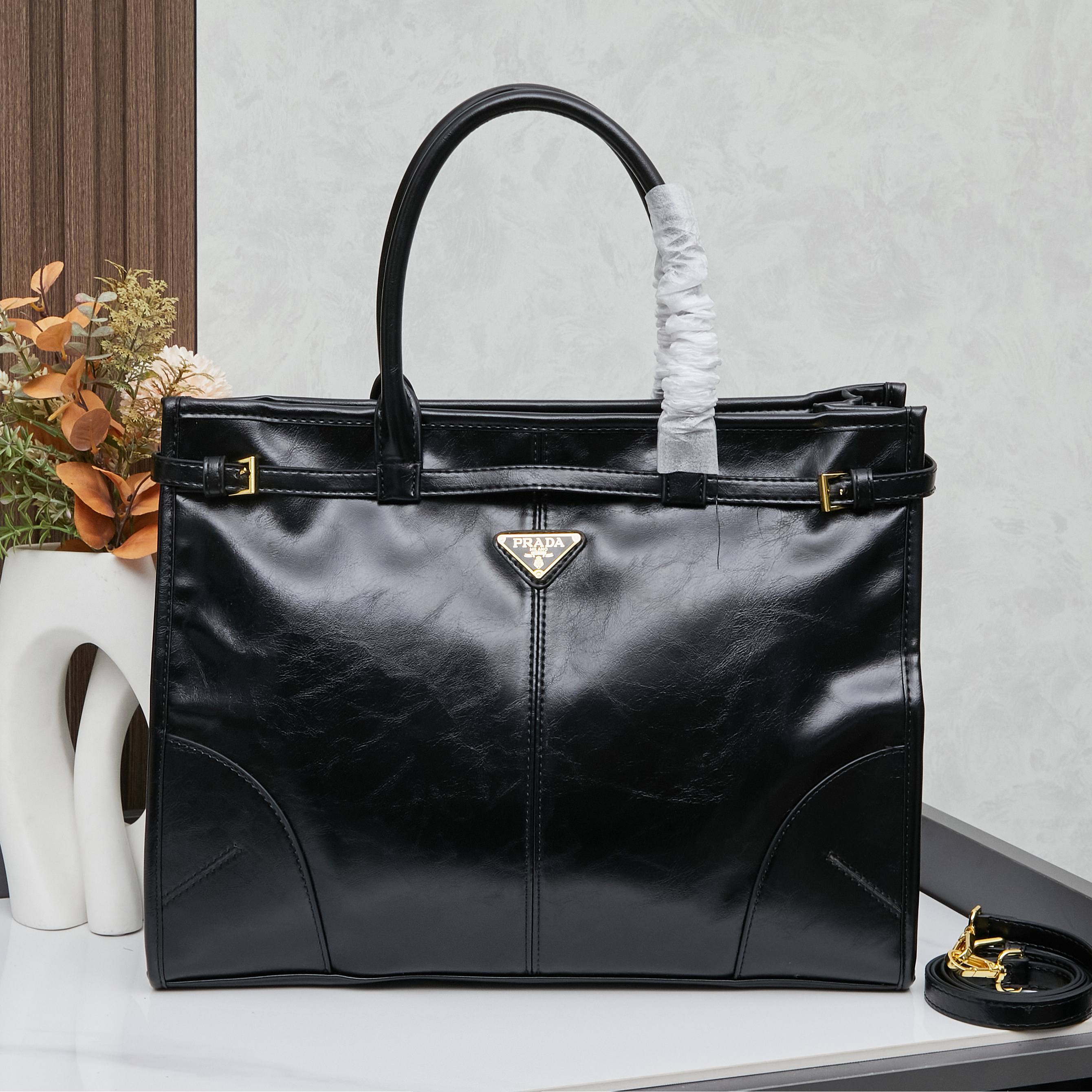 PRADA(プラダ)  肩掛け バッグ 黒 38x24x12cm