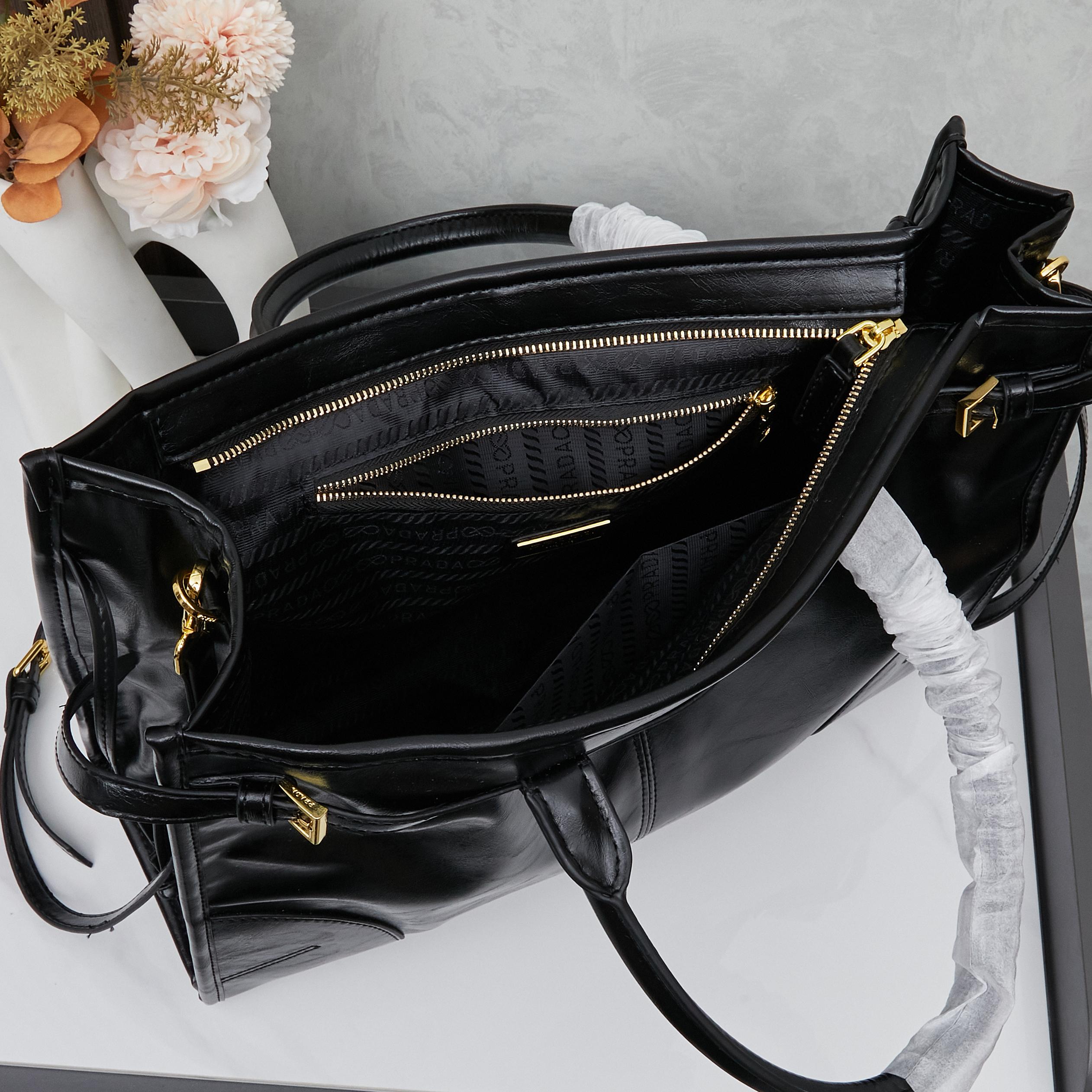 PRADA(プラダ)  肩掛け バッグ 黒 38x24x12cm