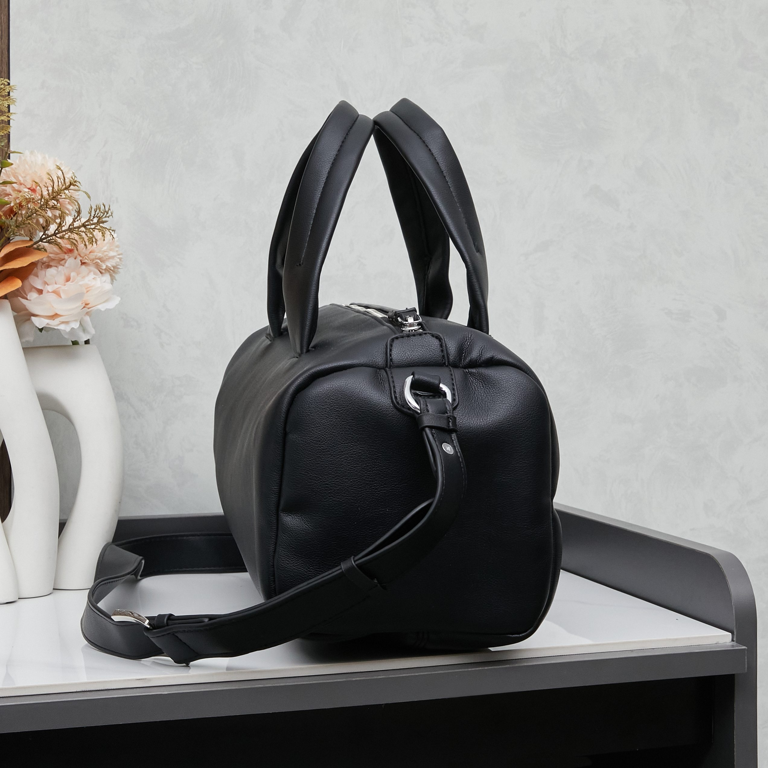 PRADA(プラダ)  肩掛け バッグ 黒 36x16x16cm