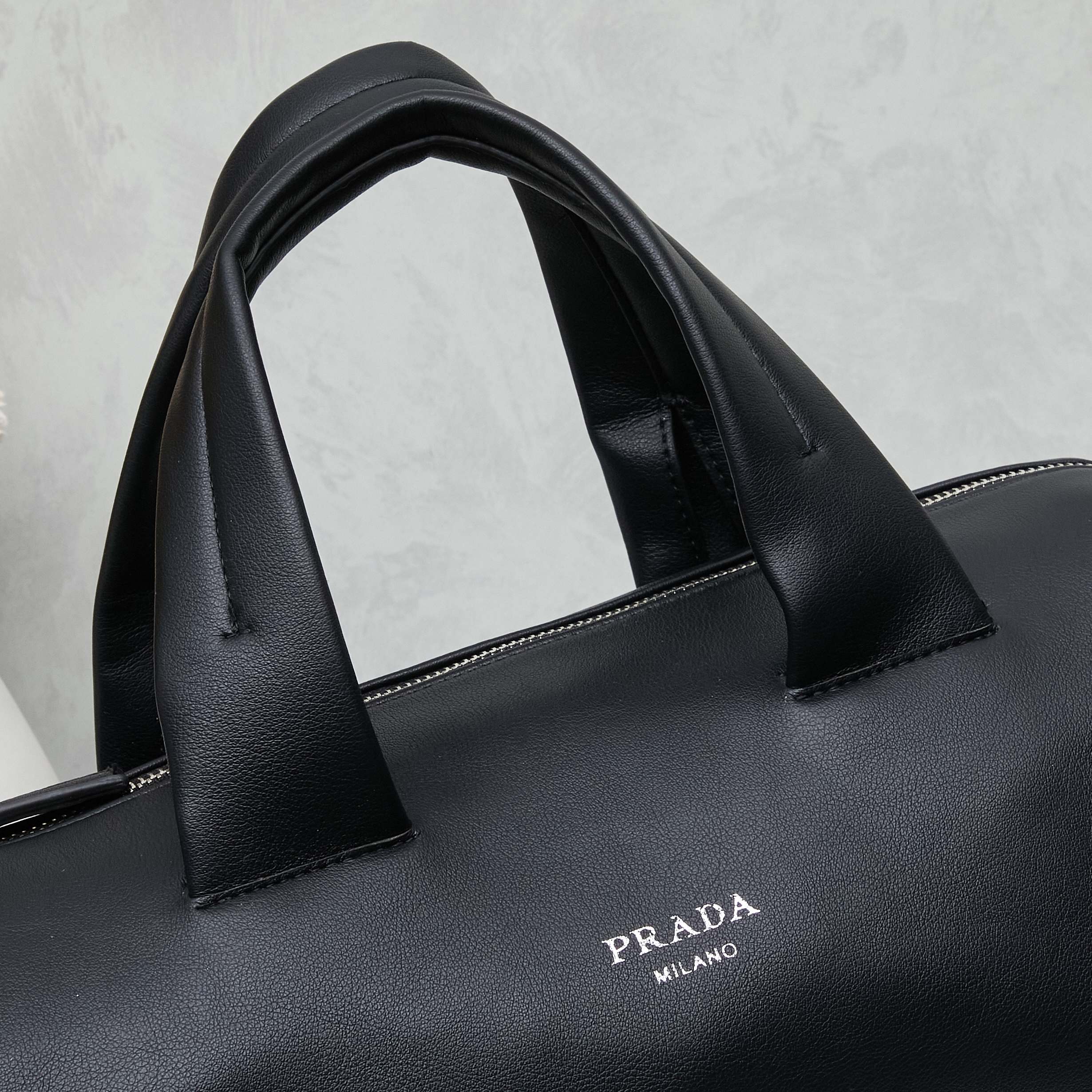PRADA(プラダ)  肩掛け バッグ 黒 36x16x16cm