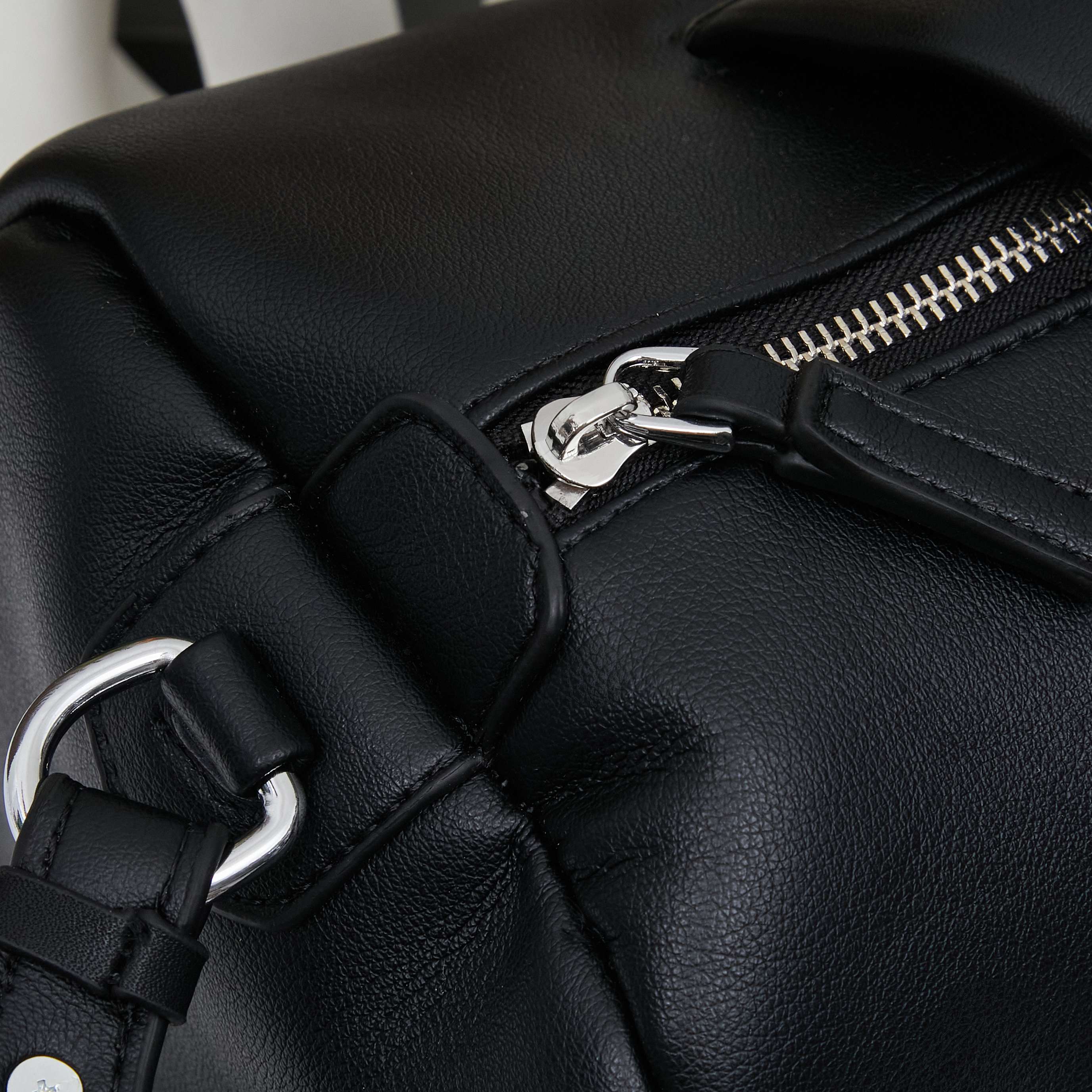 PRADA(プラダ)  肩掛け バッグ 黒 36x16x16cm
