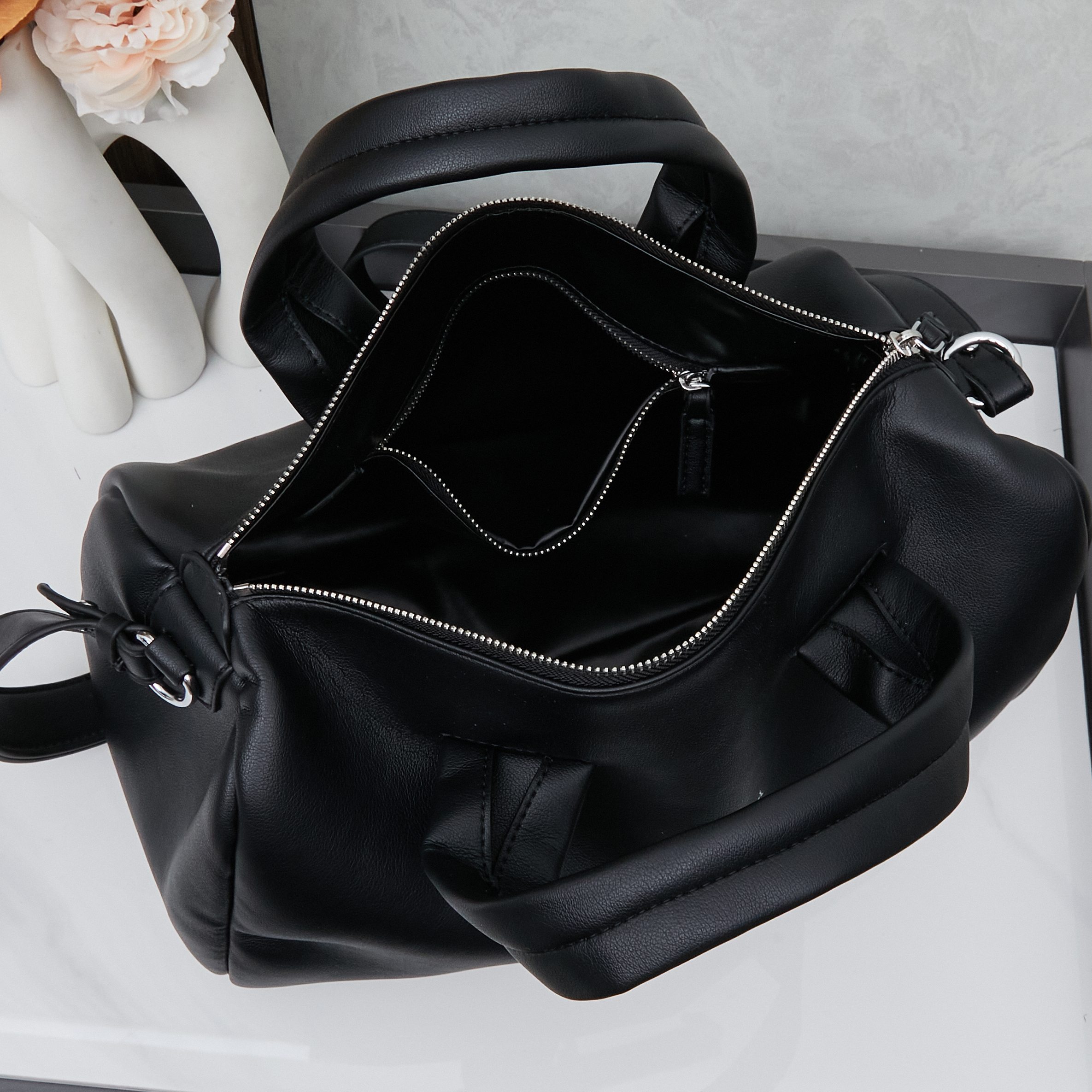 PRADA(プラダ)  肩掛け バッグ 黒 36x16x16cm