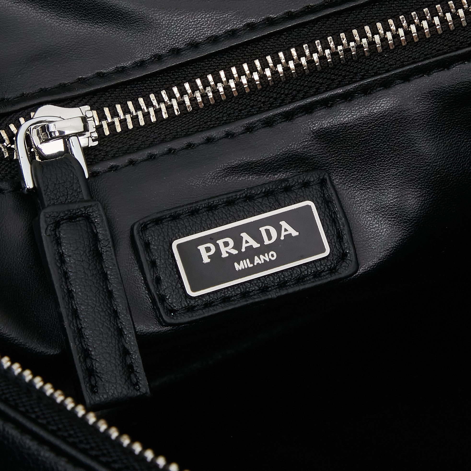 PRADA(プラダ)  肩掛け バッグ 黒 36x16x16cm