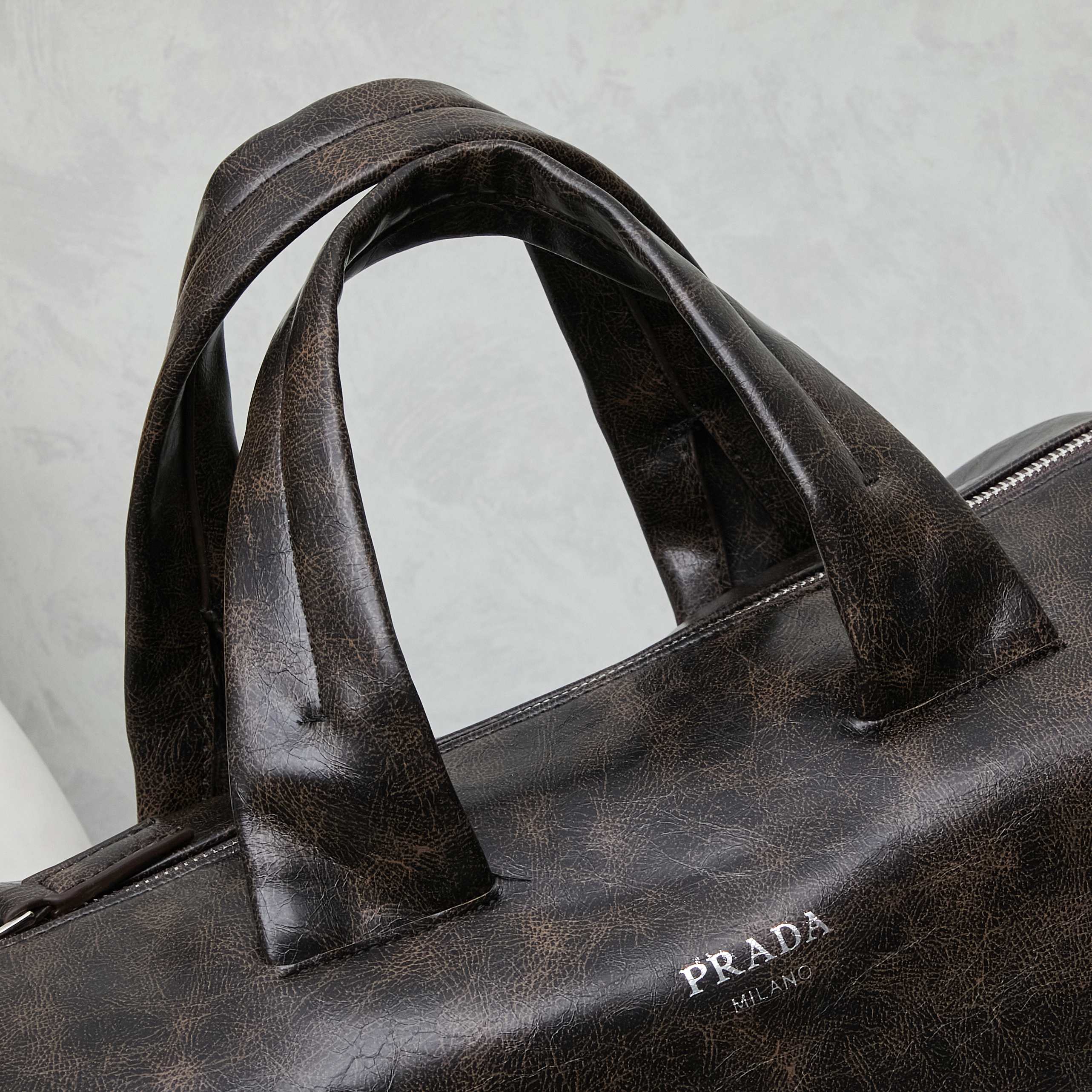 PRADA(プラダ)  肩掛け バッグ ブラウン 36x16x16cm