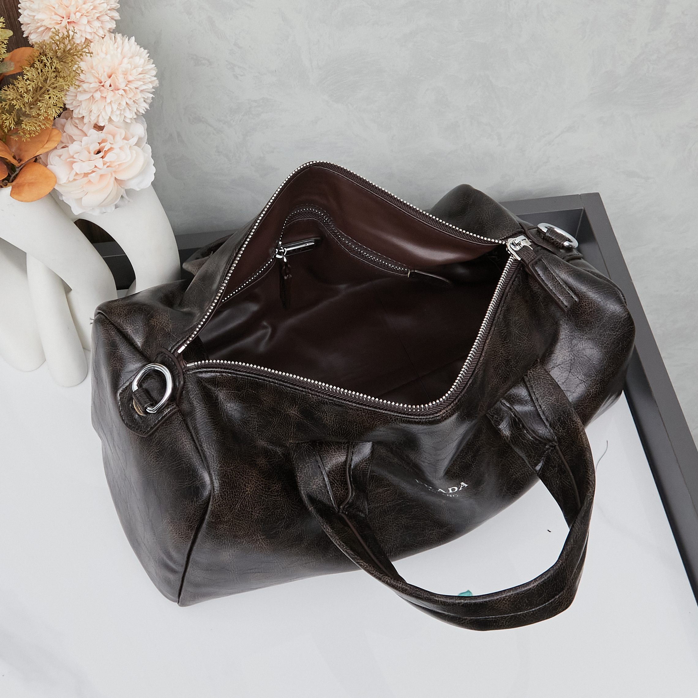 PRADA(プラダ)  肩掛け バッグ ブラウン 36x16x16cm