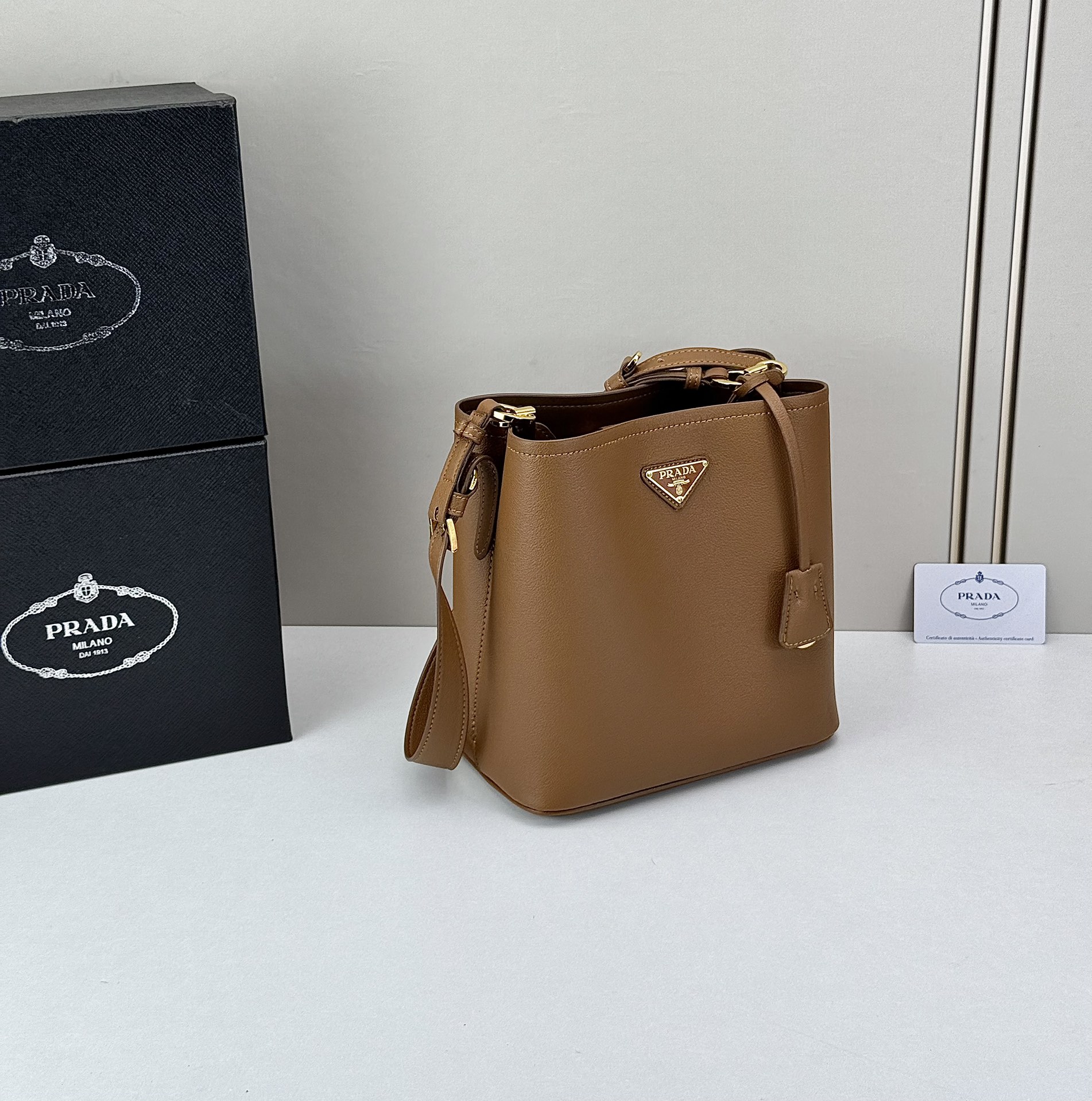 PRADA(プラダ)  新作 肩掛け バッグ 22x22x10cm