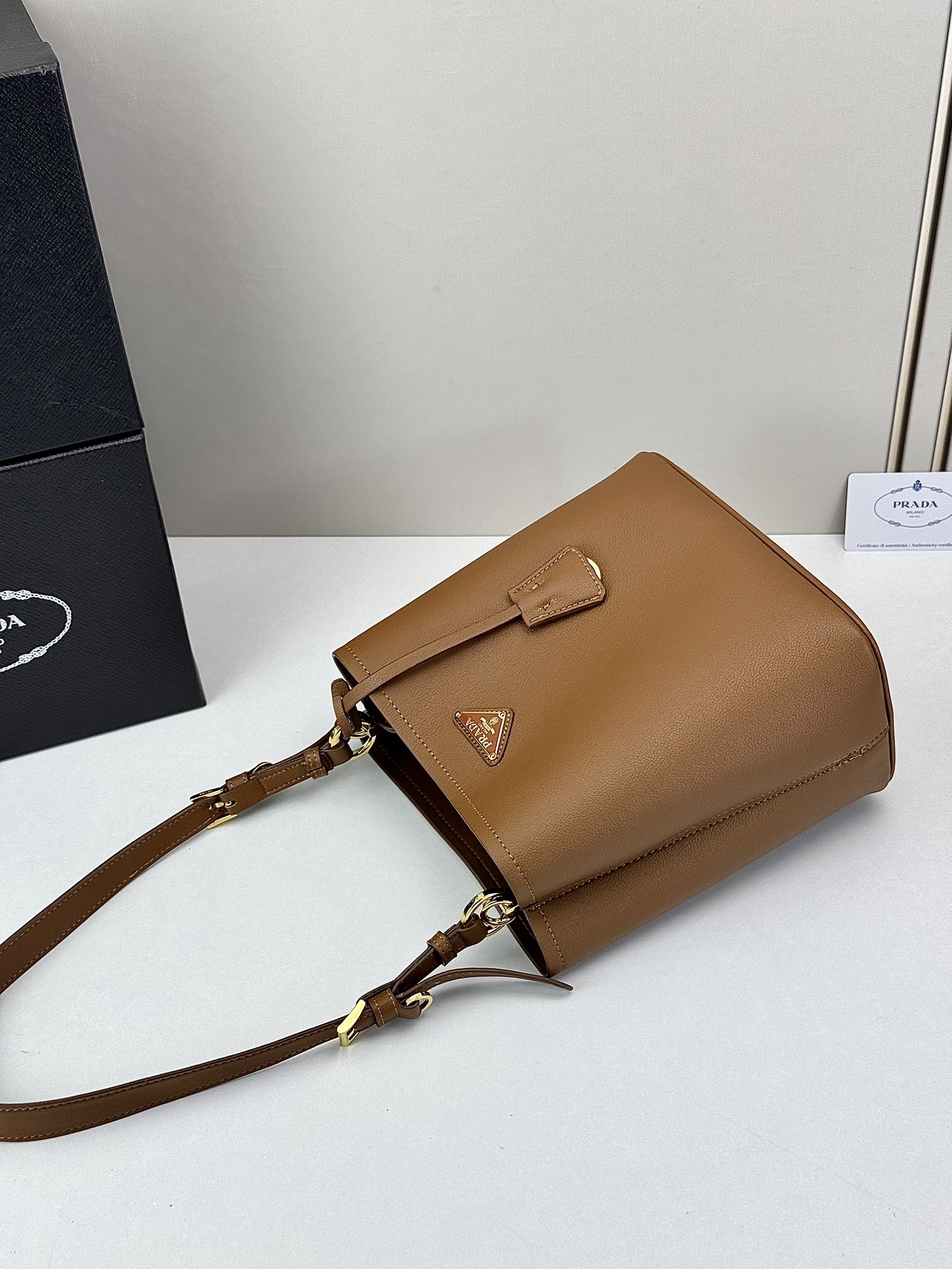 PRADA(プラダ)  新作 肩掛け バッグ 22x22x10cm