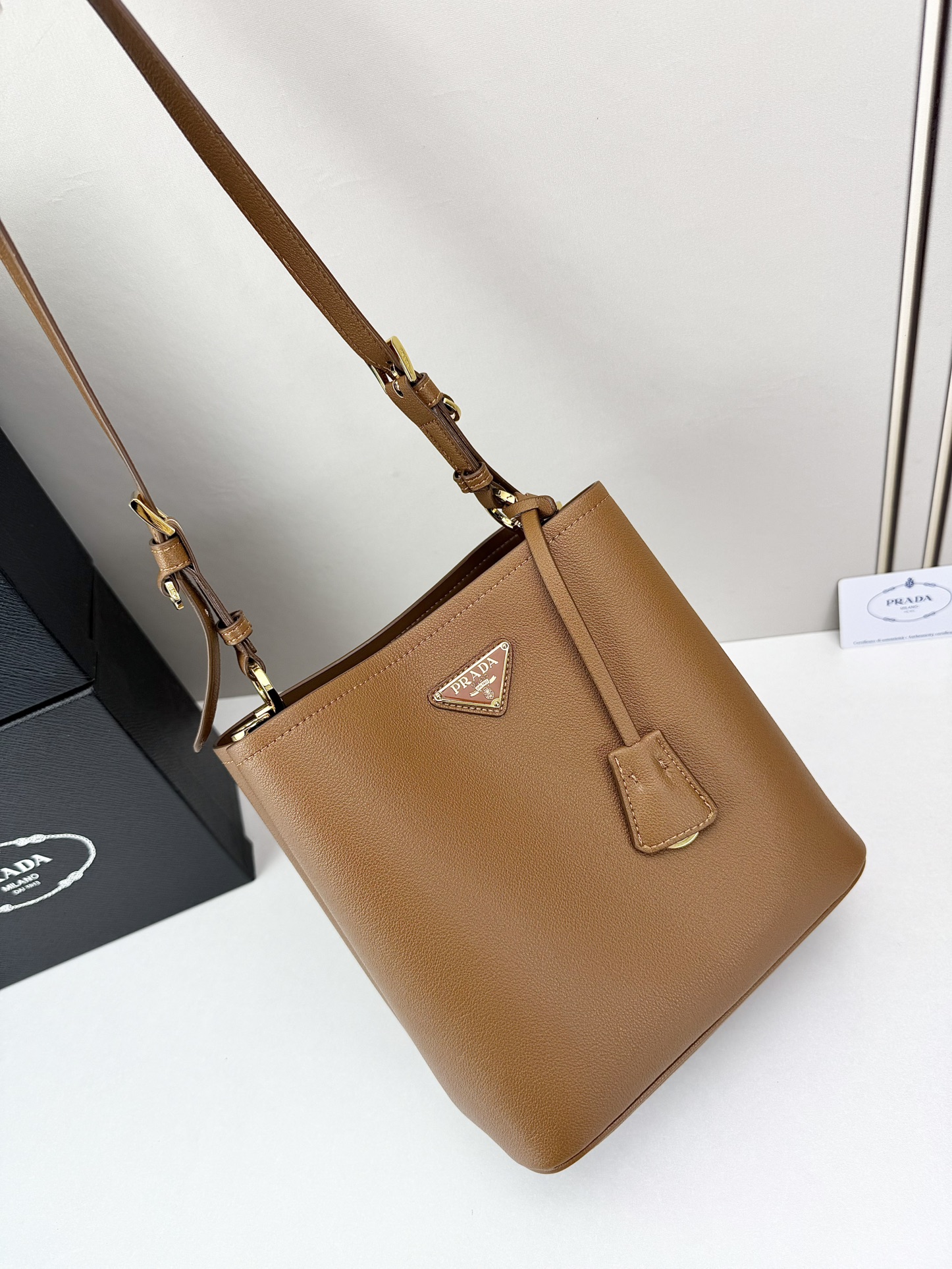 PRADA(プラダ)  新作 肩掛け バッグ 22x22x10cm