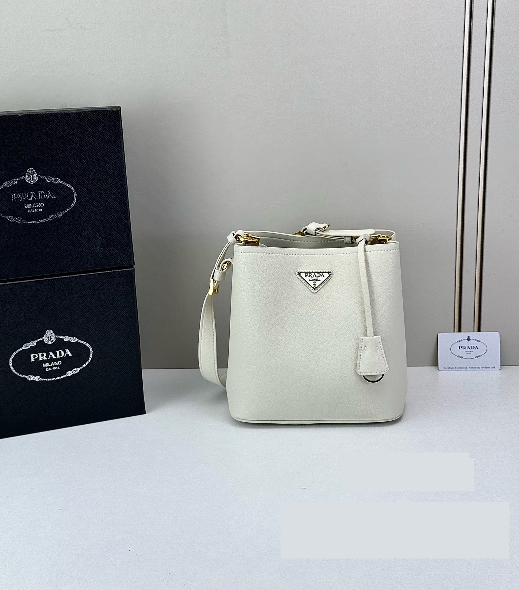 PRADA(プラダ)  新作 肩掛け バッグ 22x22x10cm