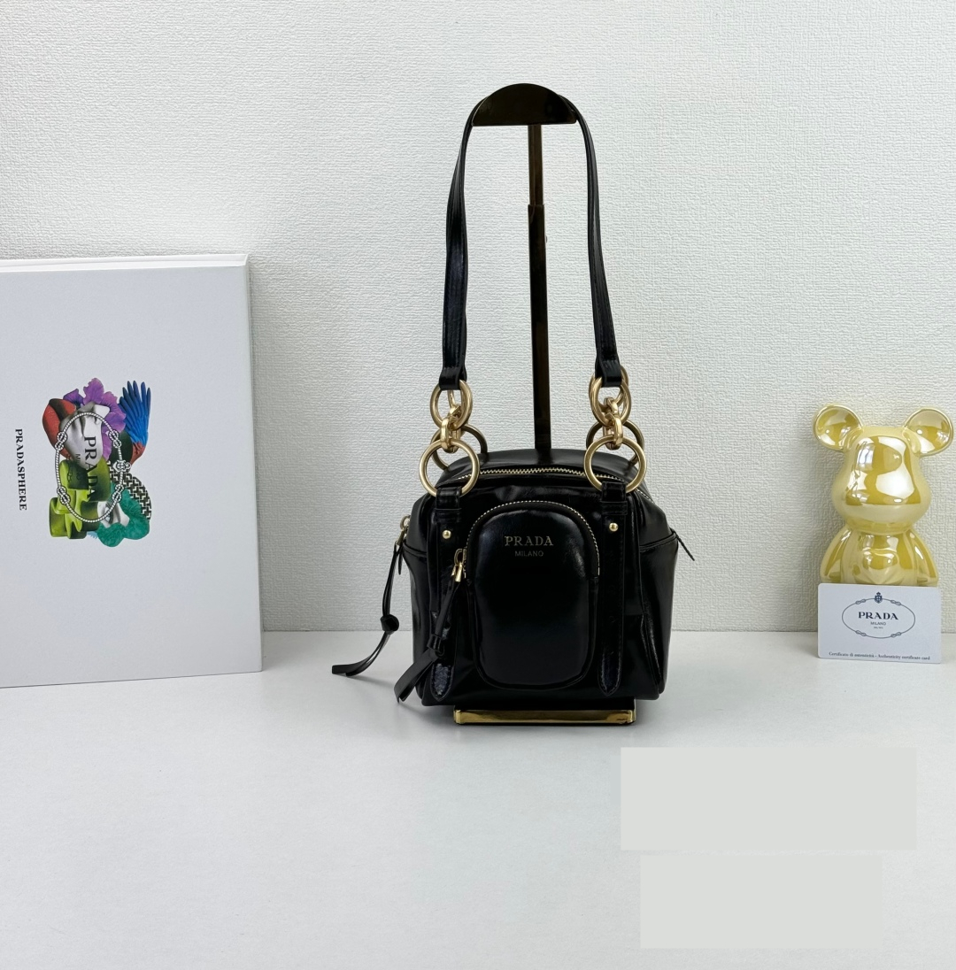 PRADA(プラダ)  肩掛け バッグ 15x15cm