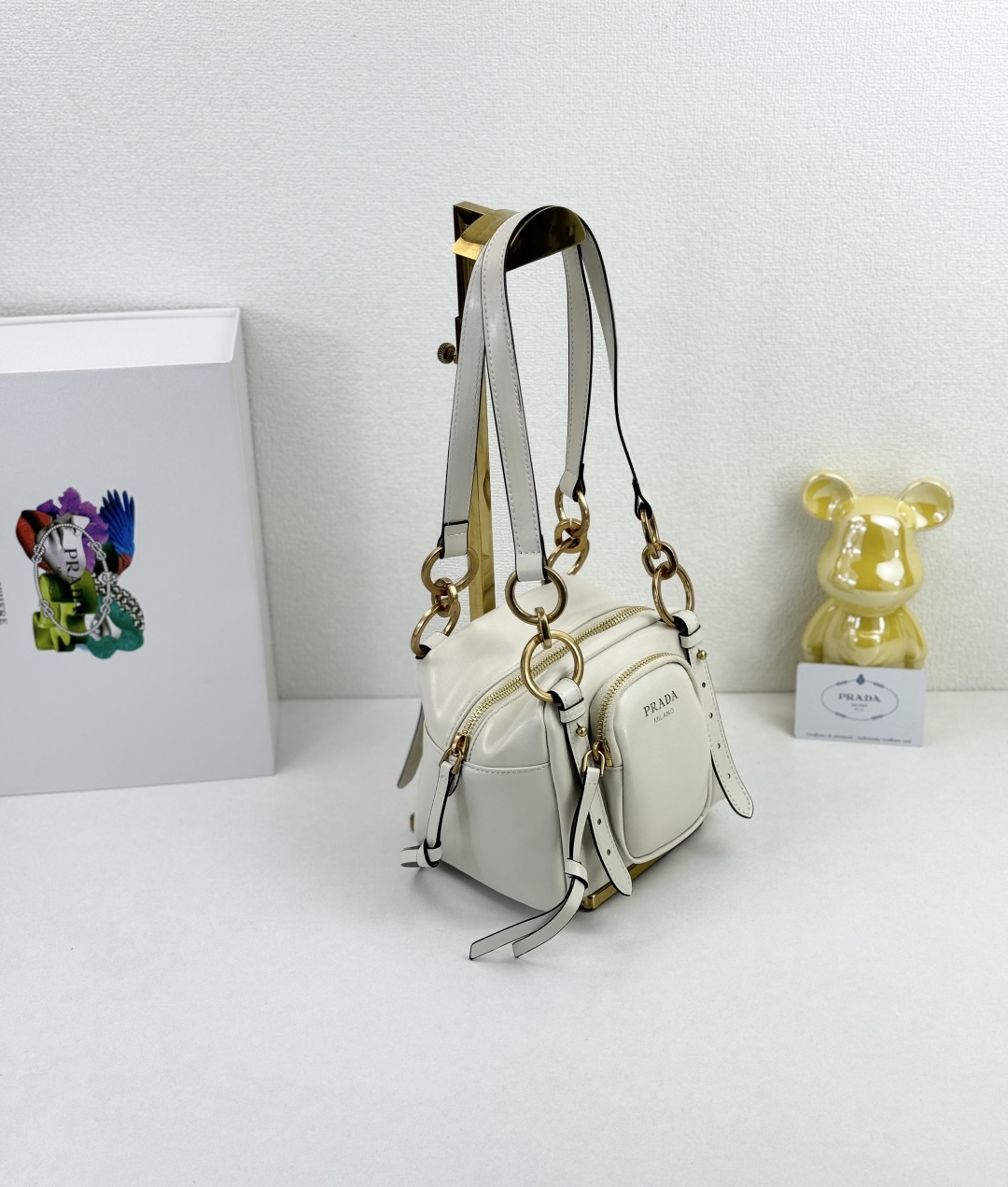 PRADA(プラダ)  肩掛け バッグ 白 15x15cm