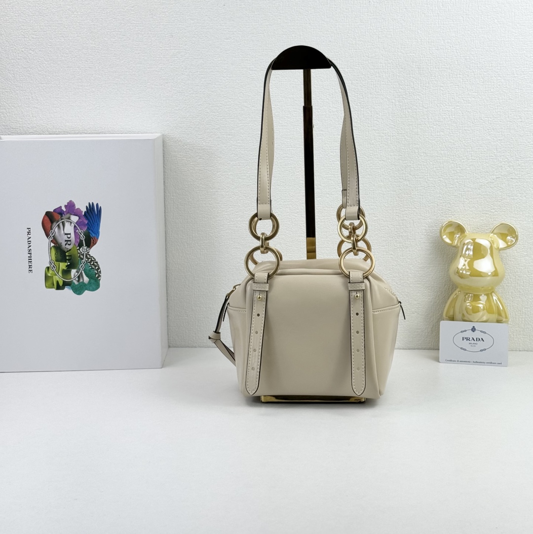 PRADA(プラダ)  肩掛け バッグ 15x15cm