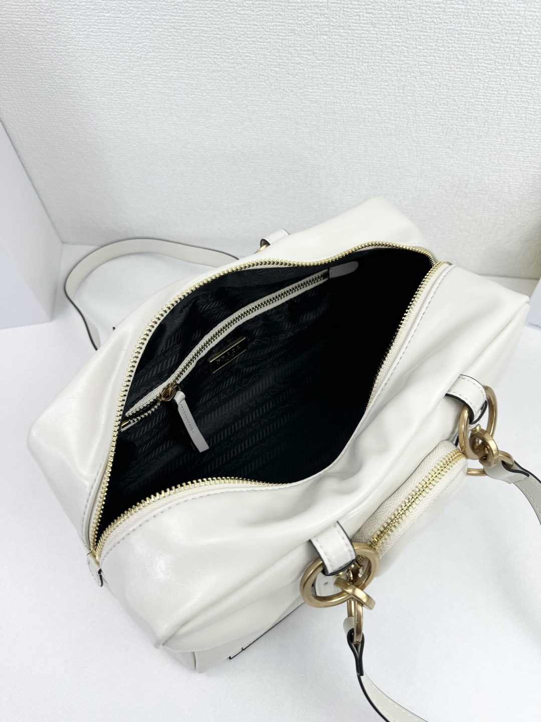 PRADA(プラダ)  肩掛け バッグ 30x14cm