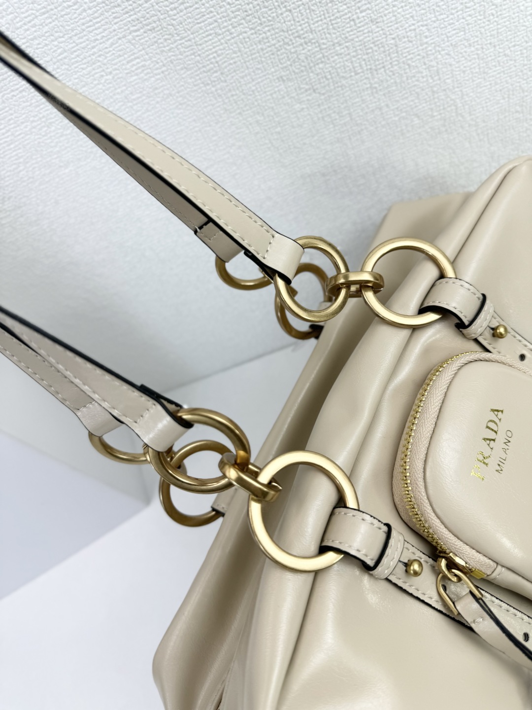 PRADA(プラダ)  肩掛け バッグ 30x14cm