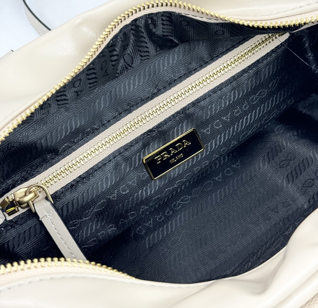 PRADA(プラダ)  肩掛け バッグ 30x14cm