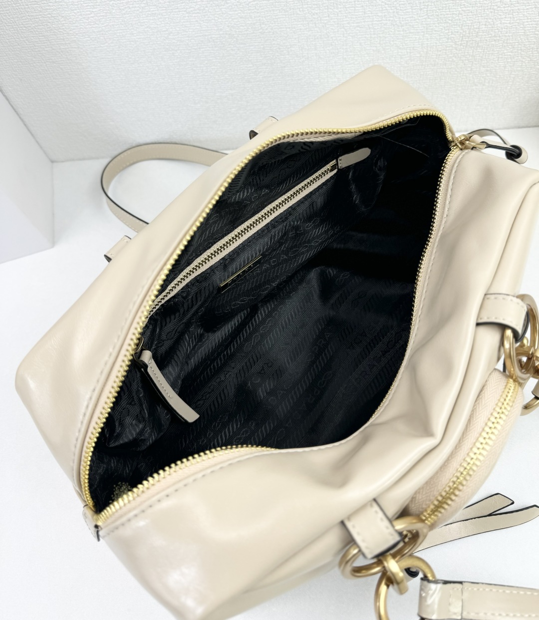 PRADA(プラダ)  肩掛け バッグ 30x14cm