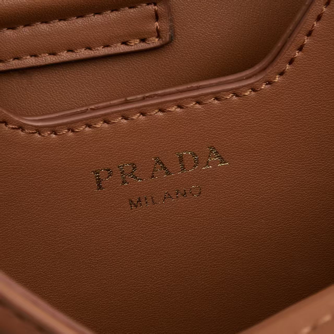 PRADA(プラダ)  新作 手提げ  バッグ 18x18x10cm