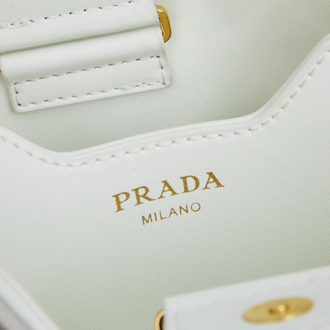 PRADA(プラダ)  新作 手提げ  バッグ 18x18x10cm