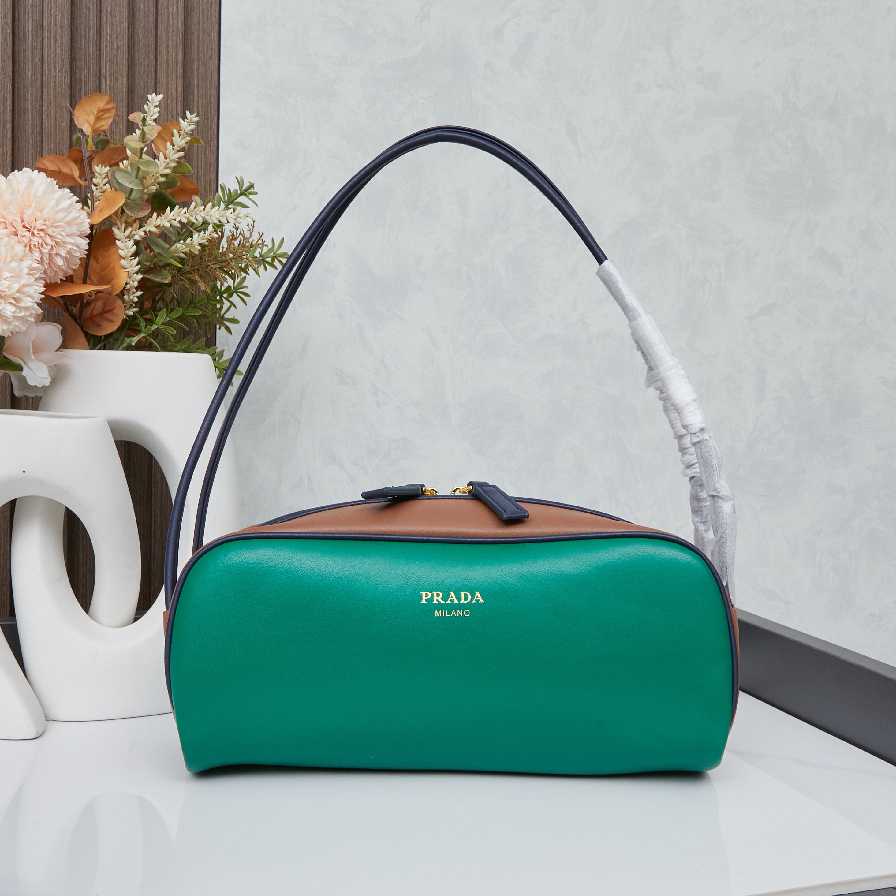 PRADA(プラダ)  肩掛け バッグ ナイロン 27x11cm