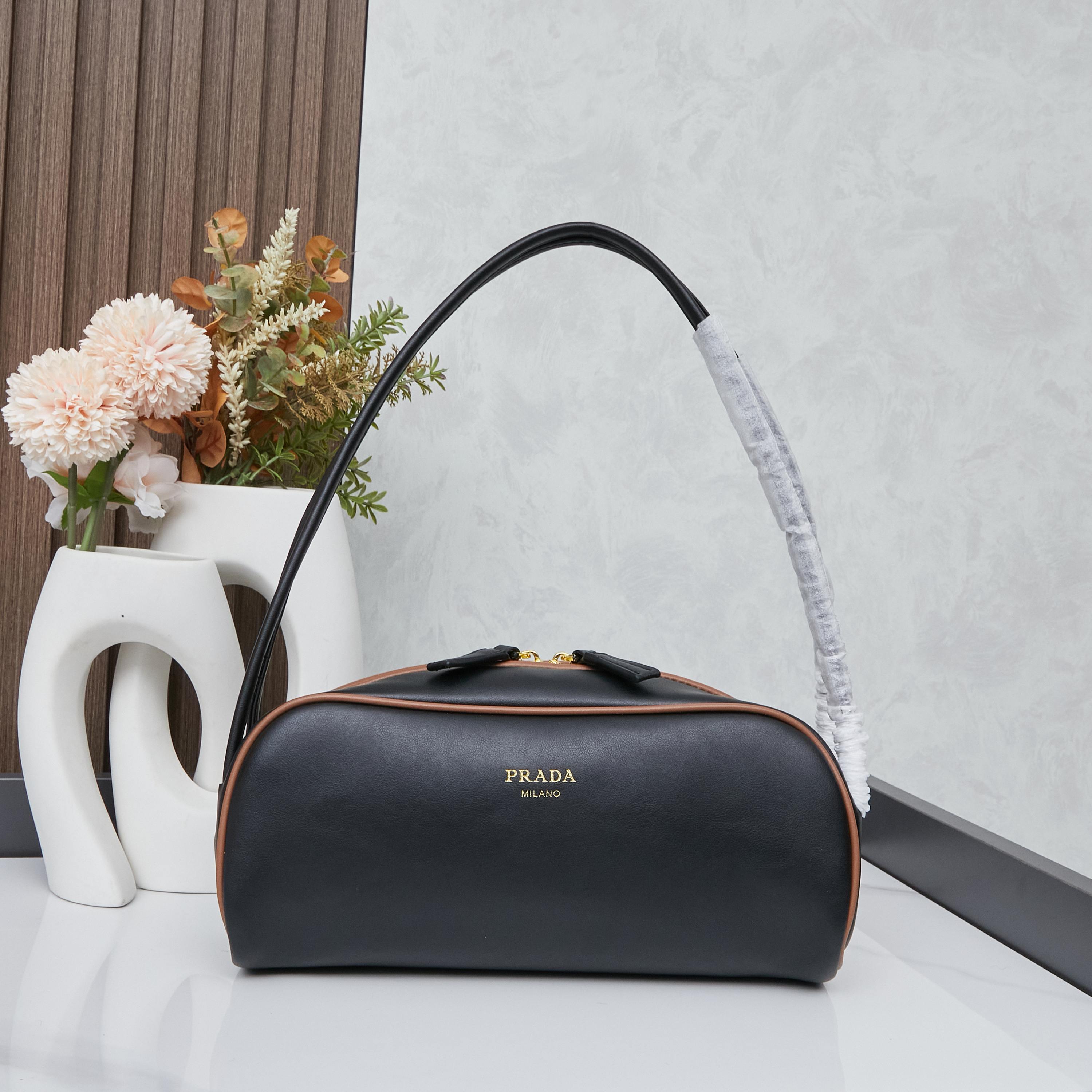 PRADA(プラダ)  肩掛け バッグ ナイロン 27x11cm