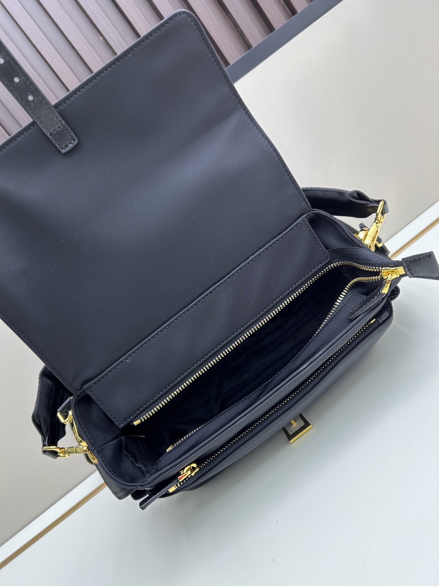 PRADA(プラダ)  肩掛け バッグ ナイロン 30x14x10cm