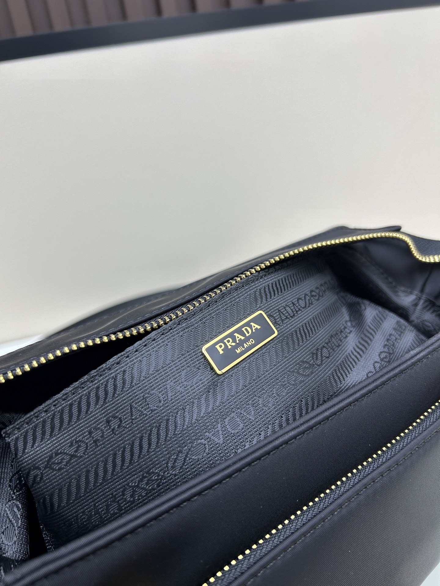 PRADA(プラダ)  肩掛け バッグ ナイロン 30x14x10cm