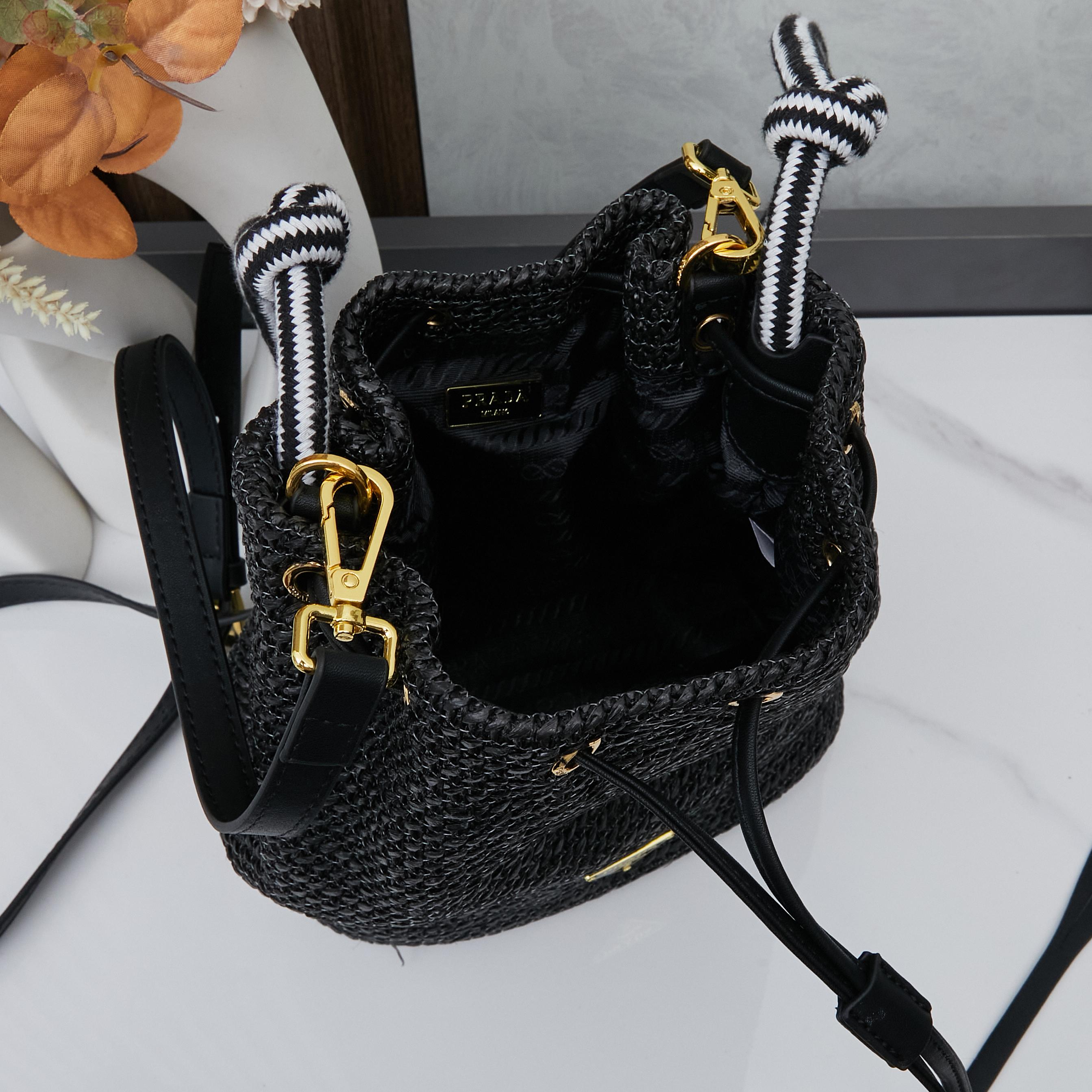 PRADA(プラダ)  2025SS新作 巾着 バッグ 26x27x13cm
