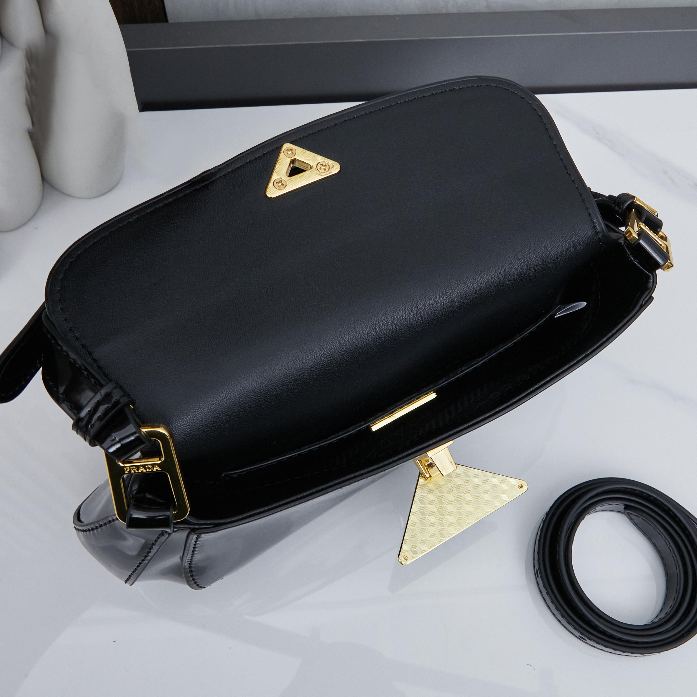 PRADA(プラダ)  ショルダー  バッグ 24x12x4cm