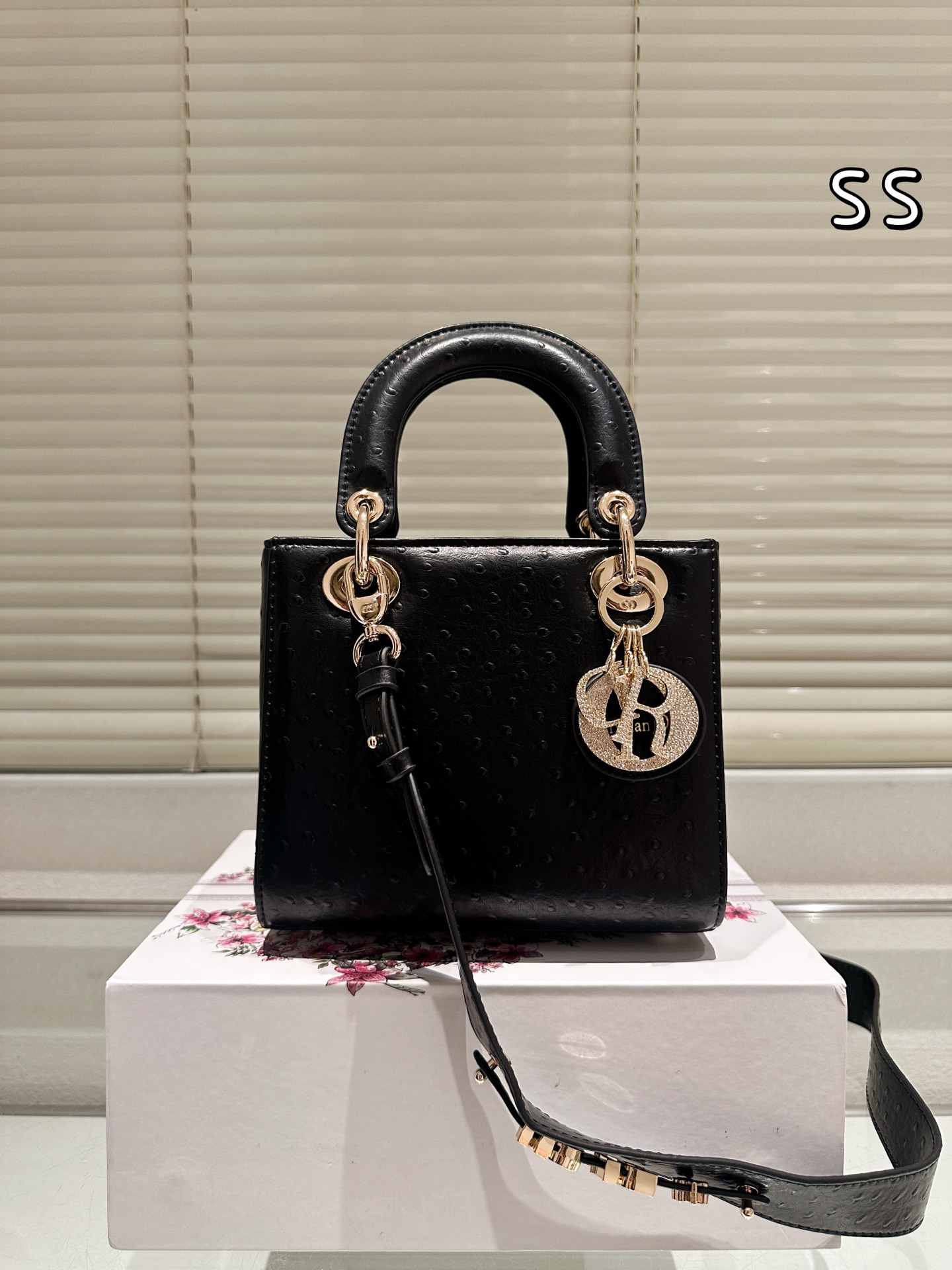 ディオール(Dior)  CD Lady  ダチョウ バッグ 20cm