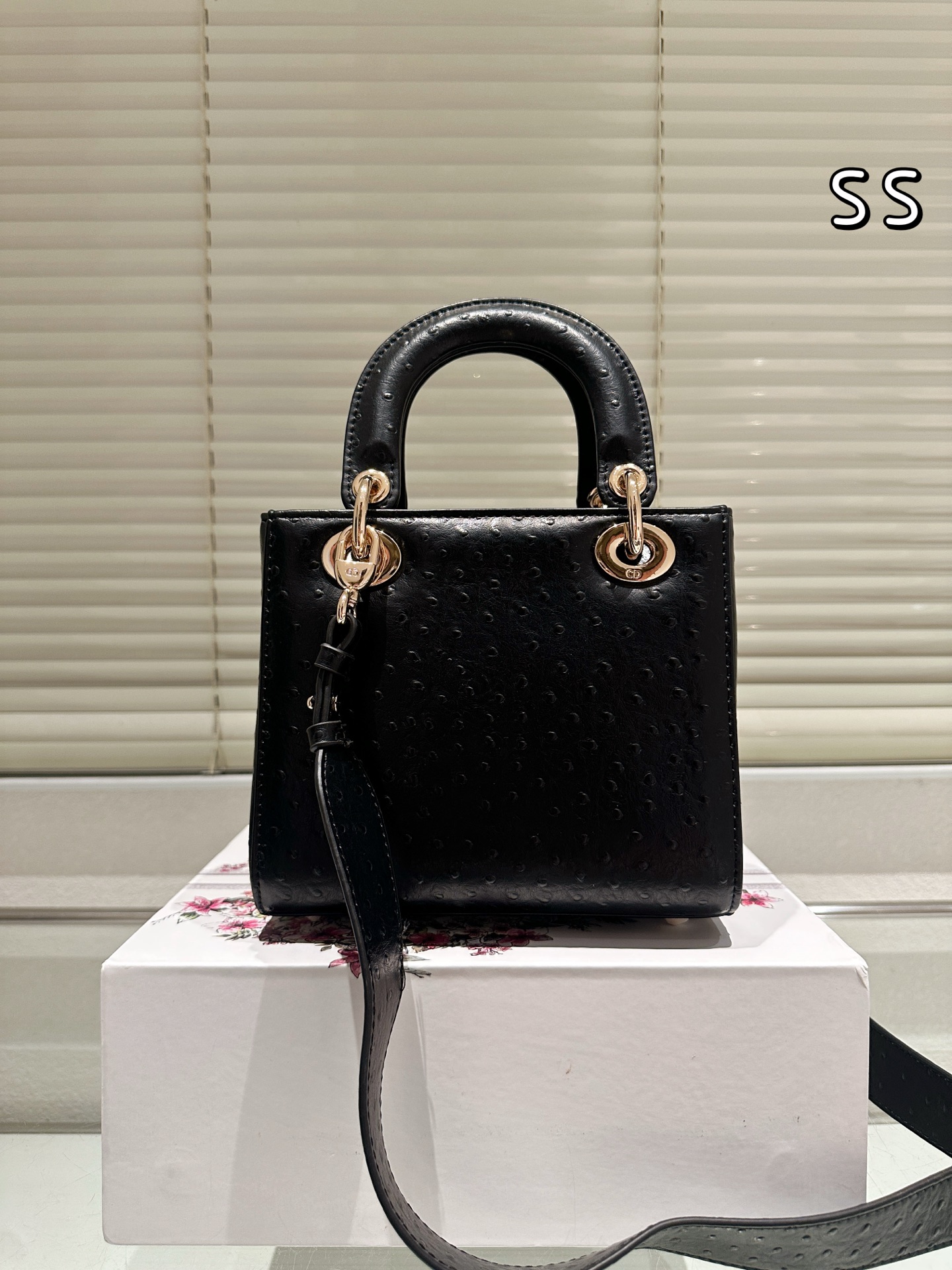 ディオール(Dior)  CD Lady  ダチョウ バッグ 20cm