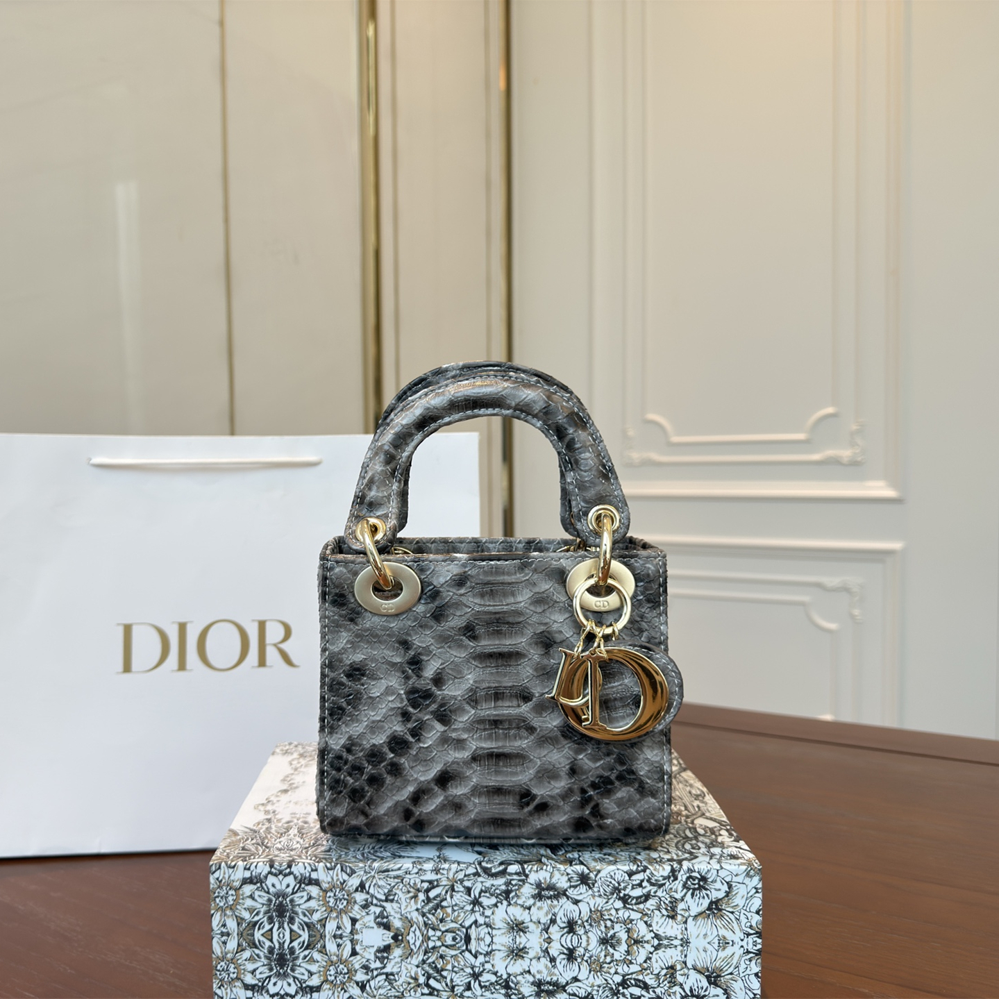 ディオール(Dior)  CD Lady  クロコ バッグ 17cm