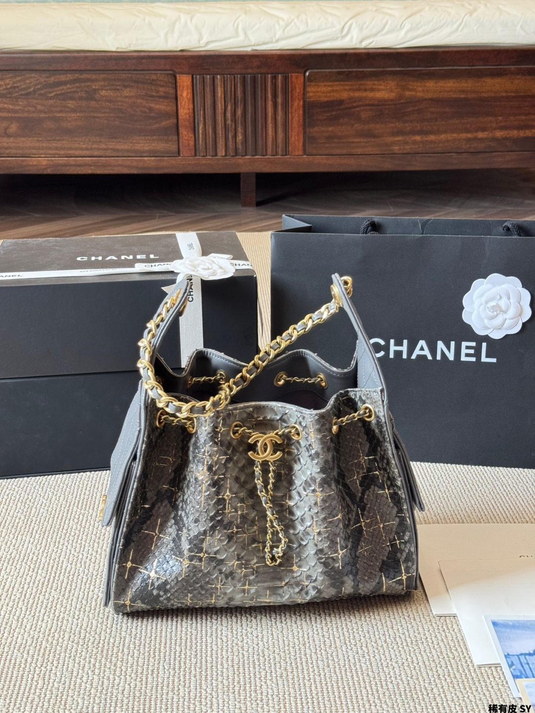 シャネル(Chanel) 新作 25S クロコ チェーン バッグ 25x20cm