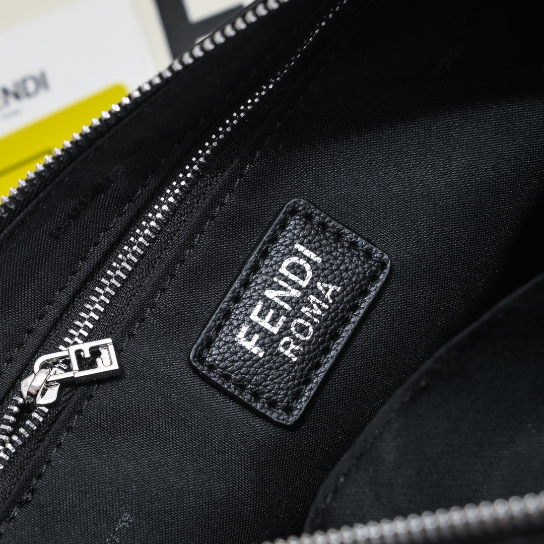 Fendi(フェンディ) ベルト バッグ 33x19cm