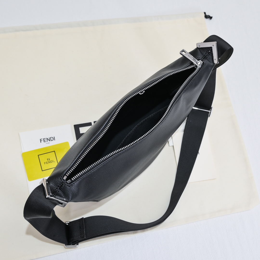 Fendi(フェンディ) ベルト バッグ 33x19cm