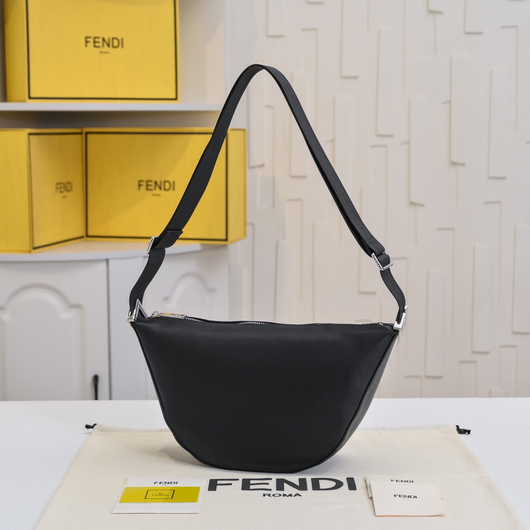 Fendi(フェンディ) ベルト バッグ 33x19cm