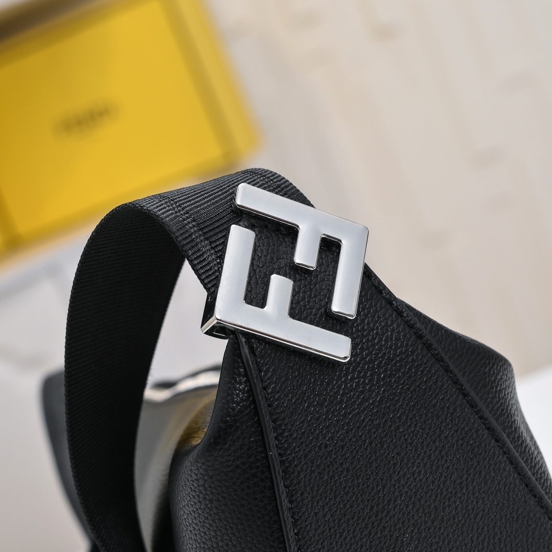 Fendi(フェンディ) ベルト バッグ 33x19cm