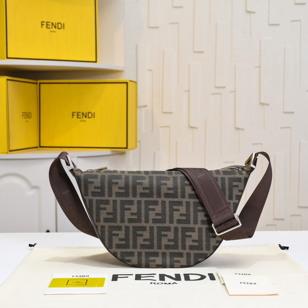 Fendi(フェンディ) ベルト バッグ 33x19cm