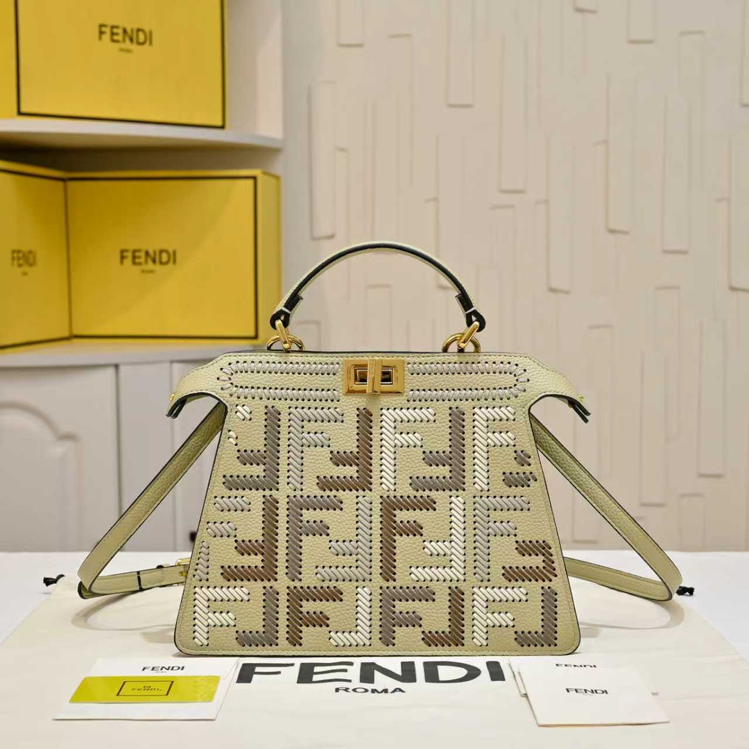 Fendi(フェンディ) トート バッグ 27x15X6cm
