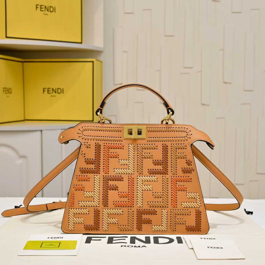 Fendi(フェンディ) トート バッグ 27x15X6cm