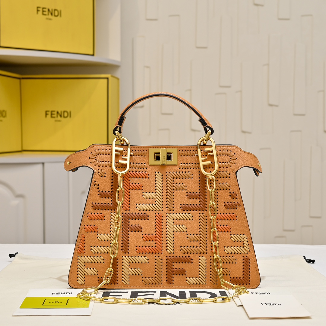 Fendi(フェンディ) トート バッグ 27x15X6cm