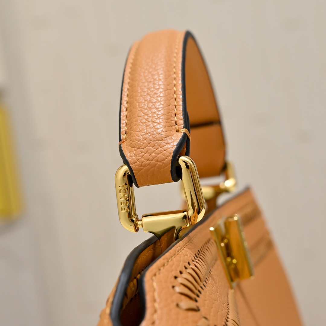 Fendi(フェンディ) トート バッグ 27x15X6cm