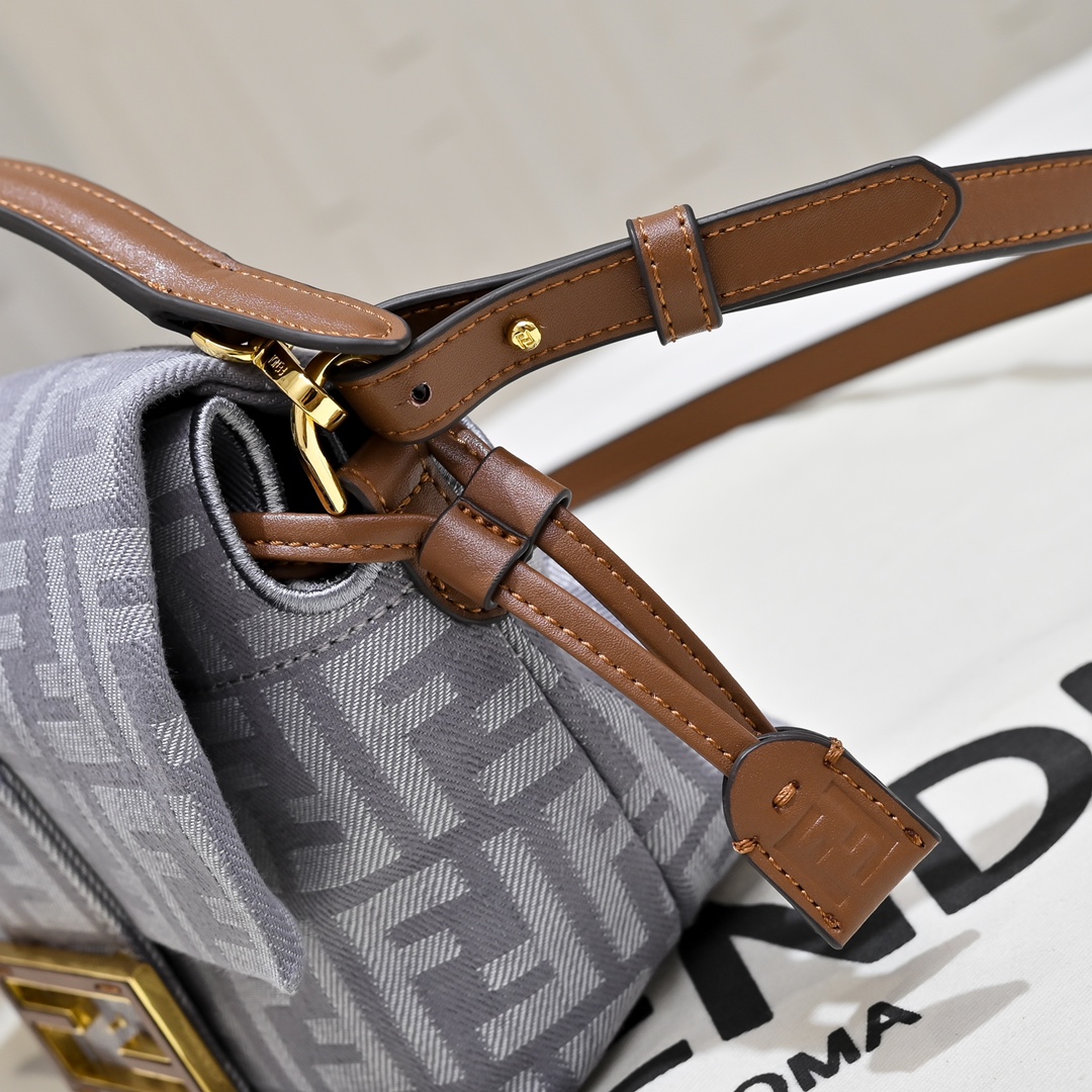Fendi(フェンディ) ショルダー バッグ デニム 26.5x8.5x18cm