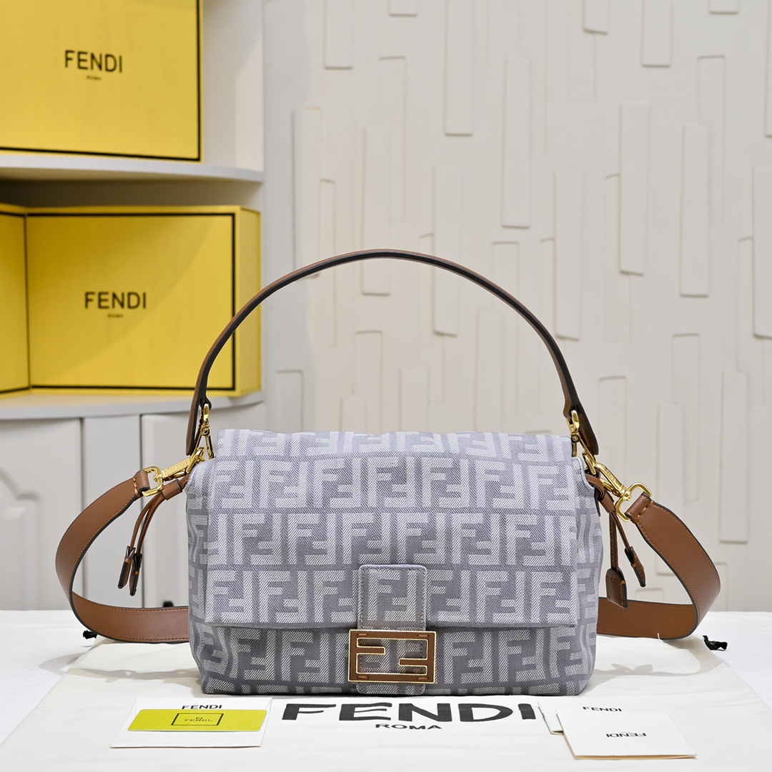 Fendi(フェンディ) ショルダー バッグ 26.5x8.5x18cm