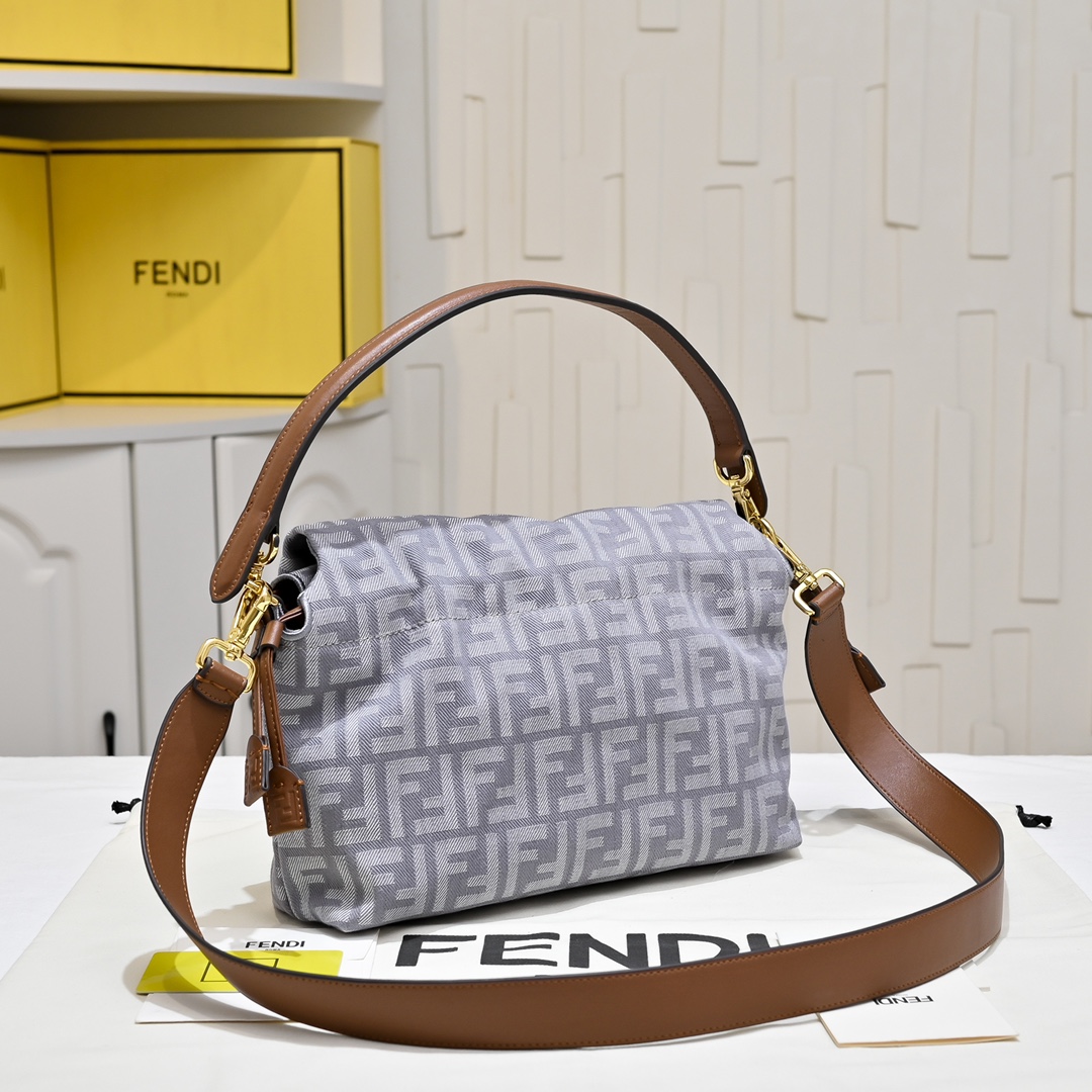 Fendi(フェンディ) ショルダー バッグ 26.5x8.5x18cm