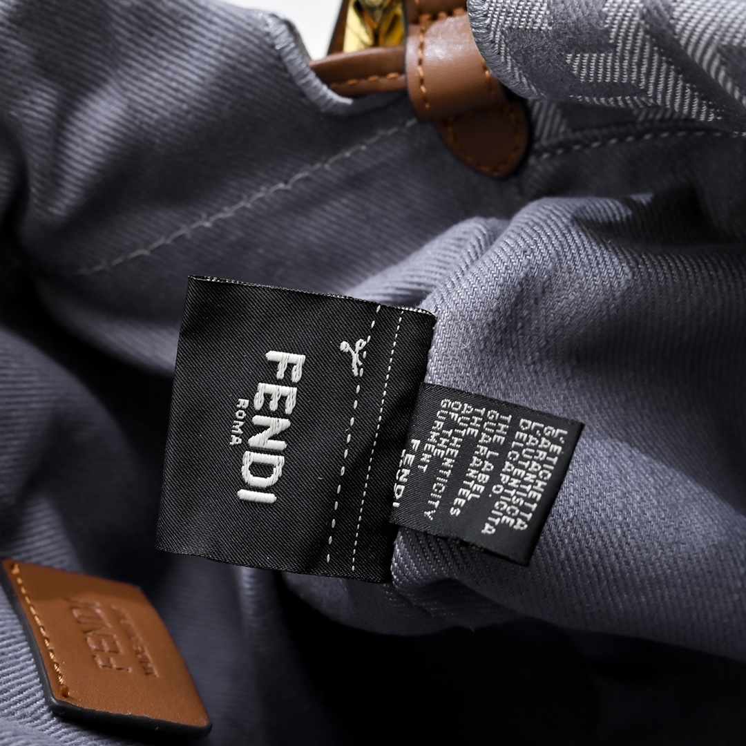 Fendi(フェンディ) ショルダー バッグ 26.5x8.5x18cm