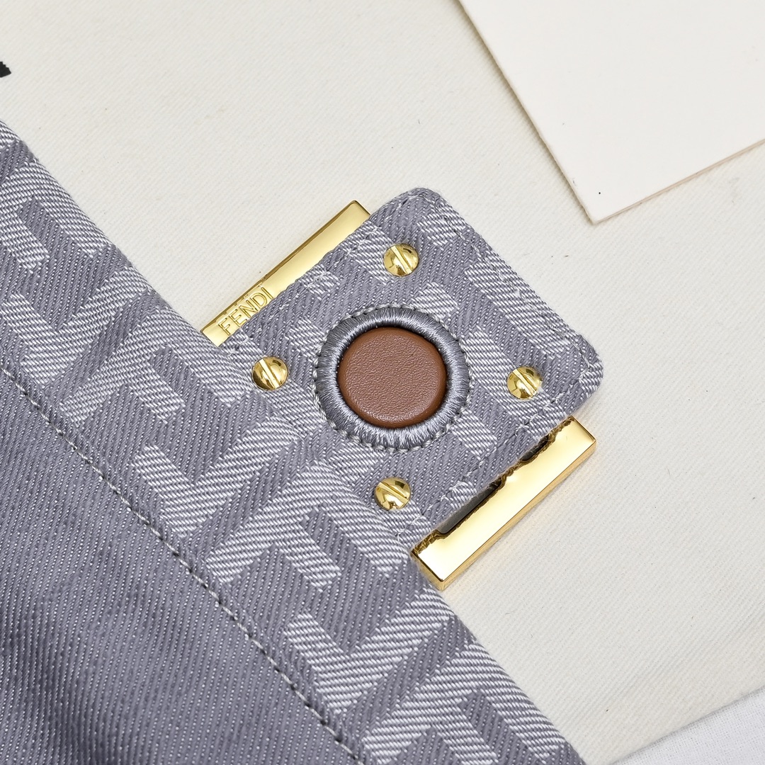 Fendi(フェンディ) ショルダー バッグ 26.5x8.5x18cm